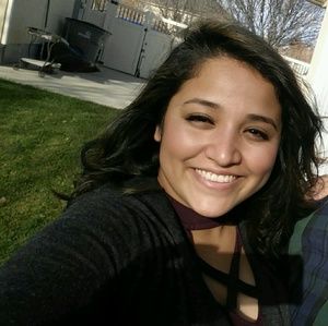 Meet your Posher, Elizabeth